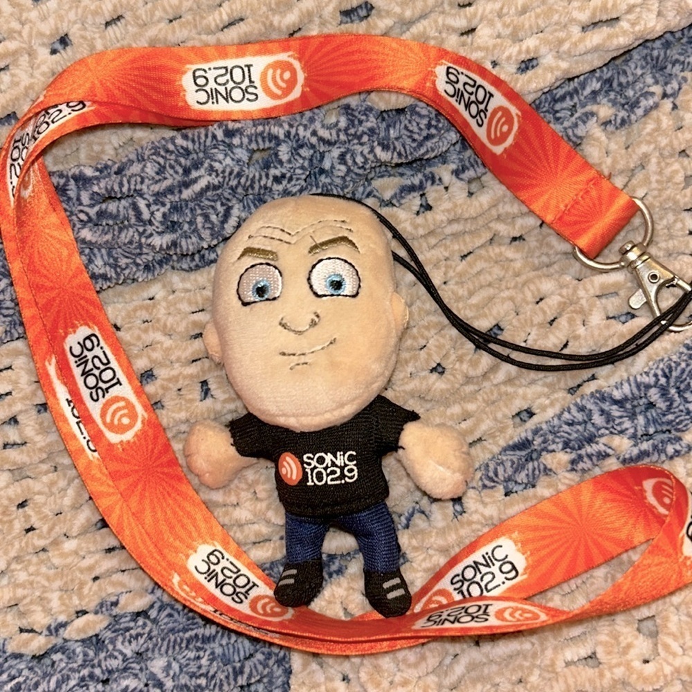 SONIC 102.9 RADIO COLLECTIBLE RARE LANYARD WITH GARNER PLUSH MUSIC